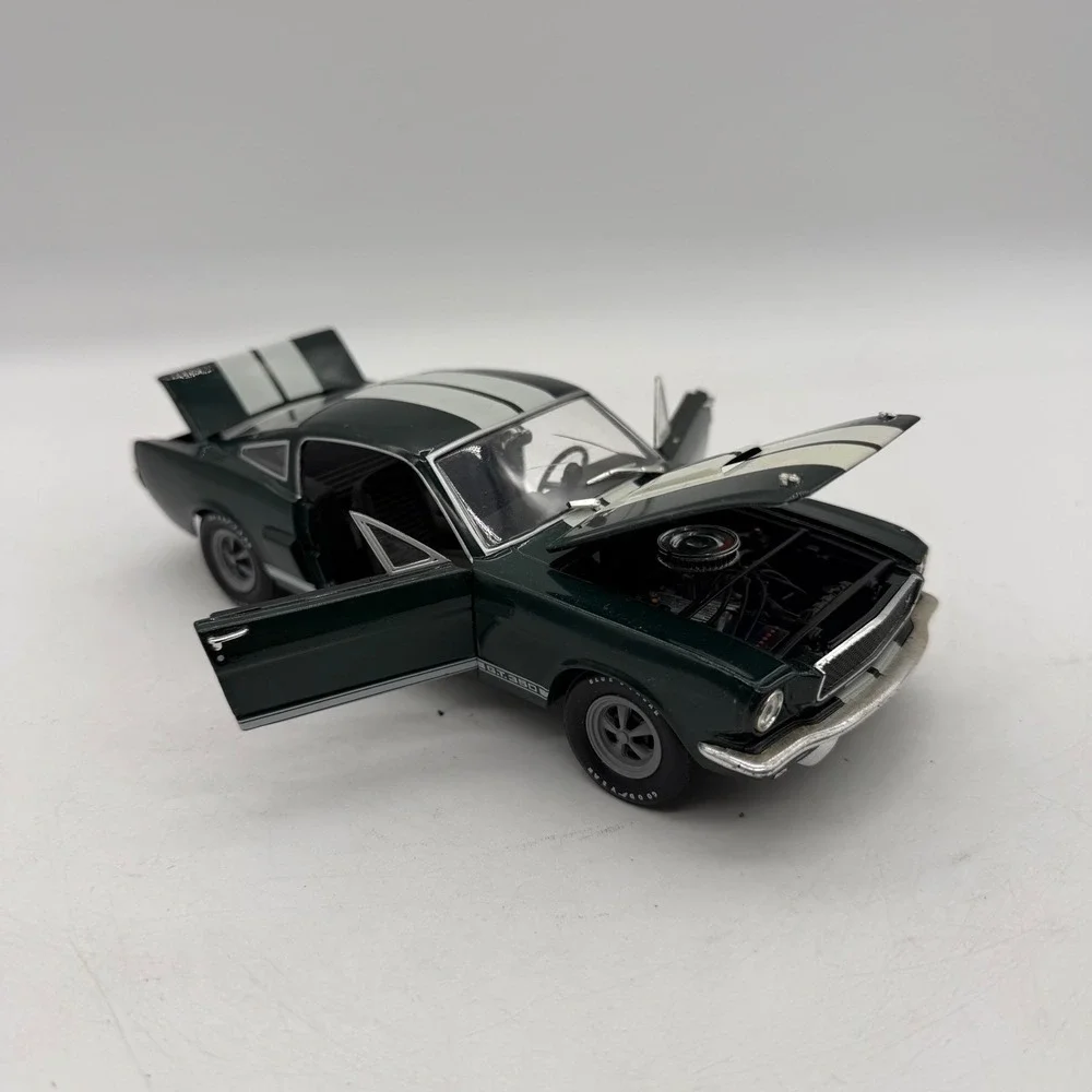 M2 Machines 1966 Shelby GT350 1:24 Scale Ivy Green w/ Stripe Diecast Metal Car